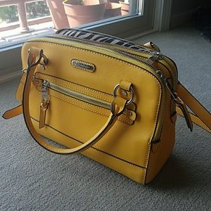 Mustard yellow cross shoulder purse